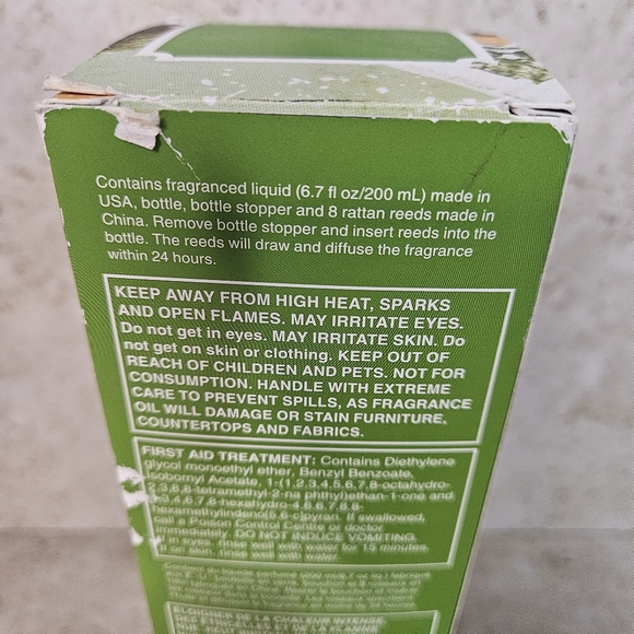 Pier One Ribbon Candy Reed Diffuser Set Home Fragrance 6.7 Fl Oz. - Picture 11 of 13